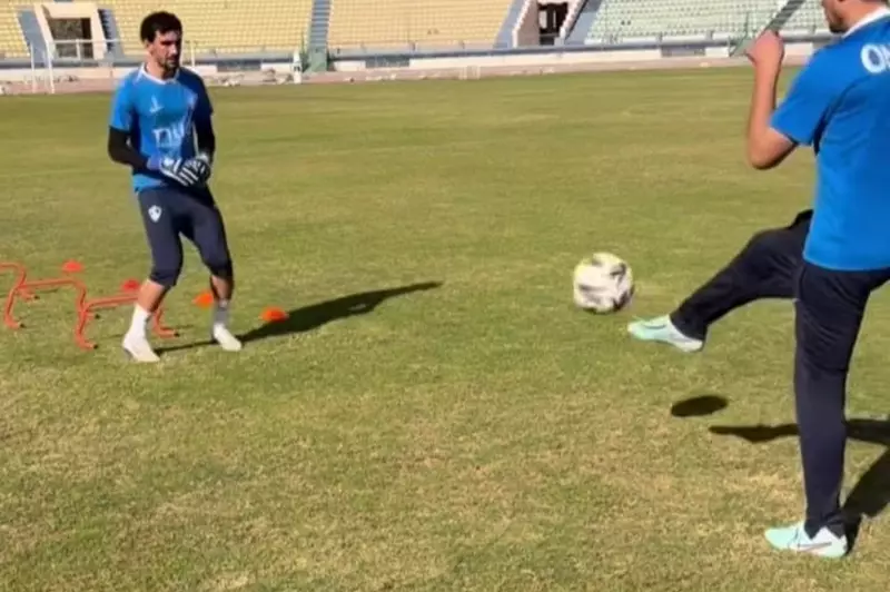 تنفيذا للعقوبة.. عواد يؤدي تدريباته الفردية في الزمالك 